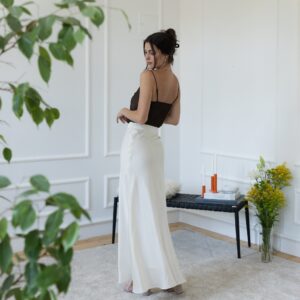 Alternative view of Elegantes Elegant Maxi White Silk Skirt with High Waist