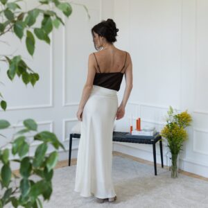Elegantes Elegant Maxi White Silk Skirt with High Waist