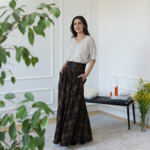 Elegantes Wool Maxi Brown Plaid Skirt with Satin Tie and High Waist